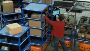 Die Warenlager Roboter von Kiva Systems bei Amazon in Aktion