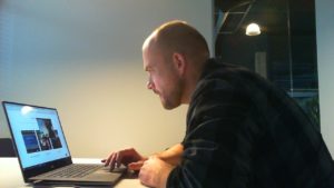 Kollege Tim bereitet sich auf die Sitecore Entwickler Zertifizierung vor