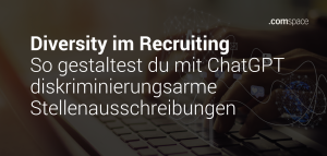 Das Bild ist ein Werbebanner zum Thema Vielfalt im Recruiting. Im Hintergrund sieht man eine Nahaufnahme von Händen, die auf einer Tastatur tippen, mit einer digitalen Netzüberlagerung, die Technologie und Vernetzung symbolisiert. Der Text auf dem Bild ist in deutscher Sprache und lautet: "Diversity im Recruiting So gestaltest du mit ChatGPT diskriminierungsarme Stellenausschreibungen" In der oberen rechten Ecke des Bildes befindet sich das Logo und der Name ".comspace."