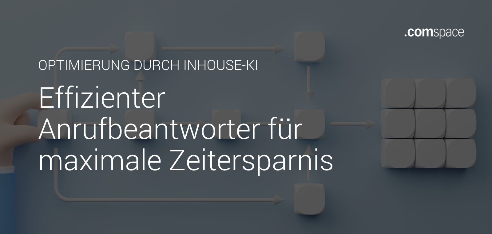 Illustration mit Pfeilen und Blöcken auf blauem Hintergrund, begleitet von Text: 'Optimierung durch Inhouse-KI - Effizienter Anrufbeantworter für maximale Zeitersparnis' und comspace-Logo.