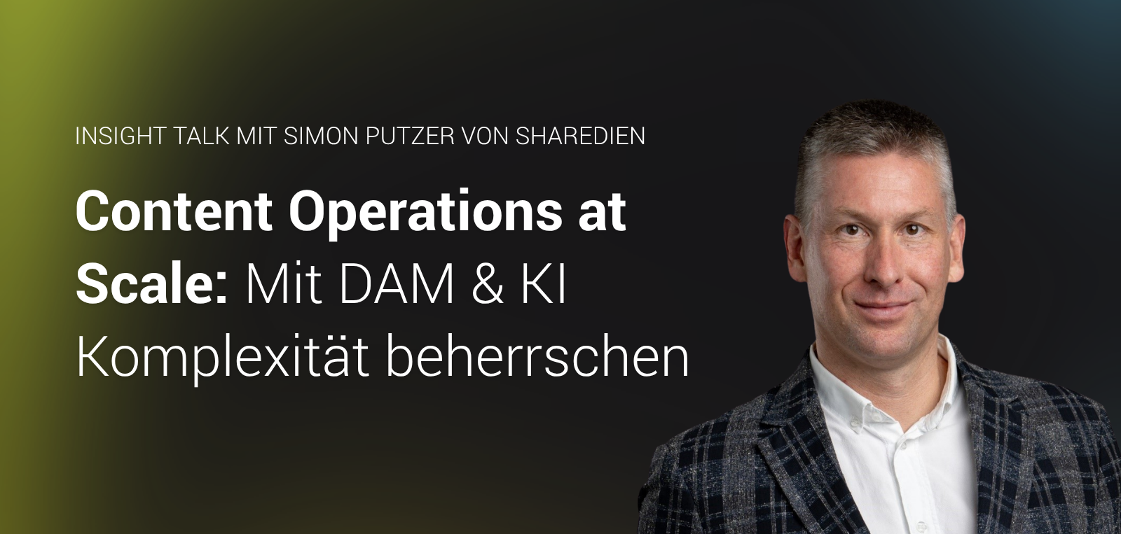 Banner für den Insight Talk mit Simon Putzer. Titel: „Content Operations at Scale: Mit DAM & KI Komplexität beherrschen". Inkl. Porträtfoto des Speakers und dem comspace-Logo.